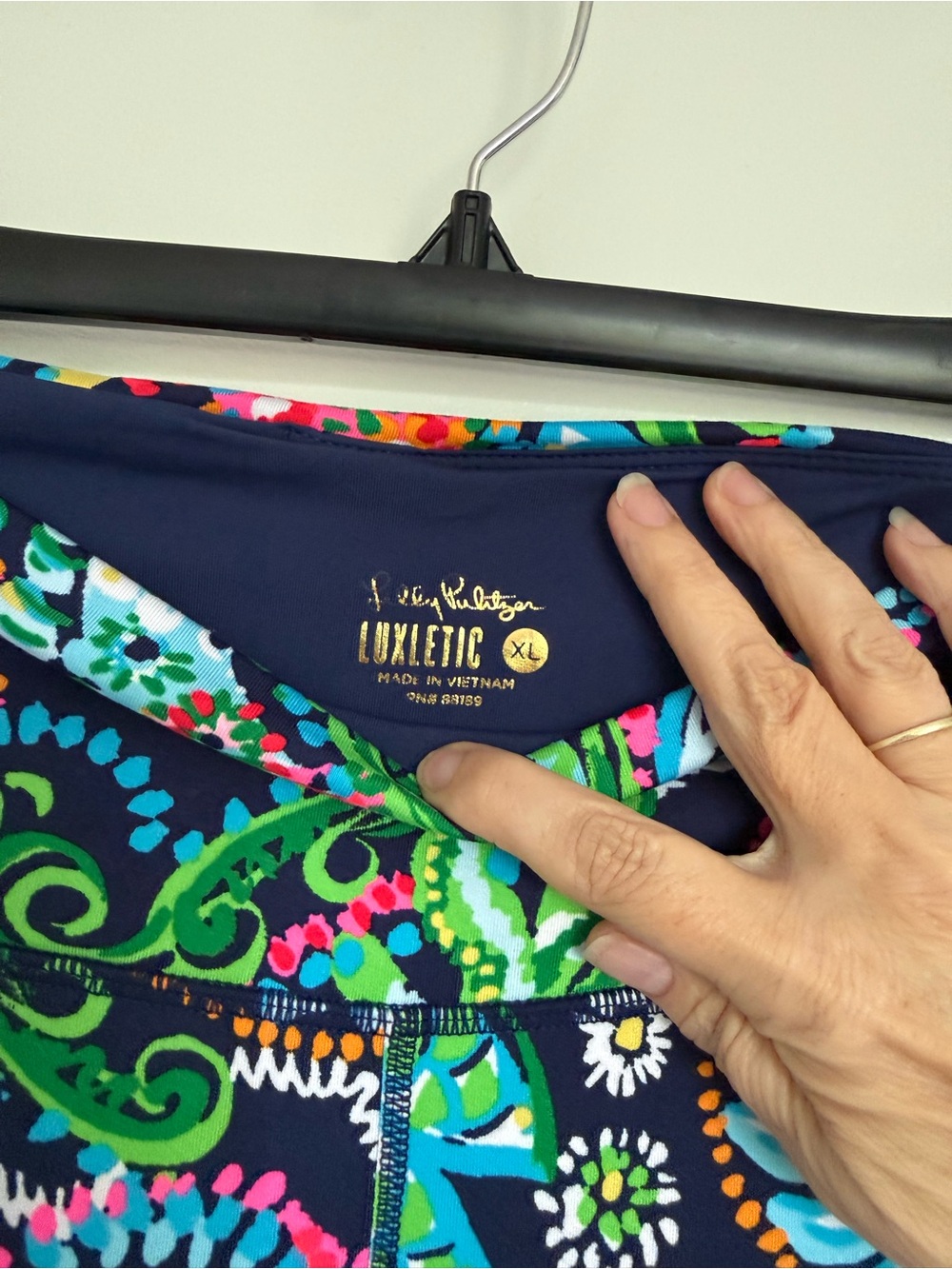 Lilly Pulitzer Luxletic Weekender cropped leggings “Take Me to the Sea" print XL - Picture 3 of 5